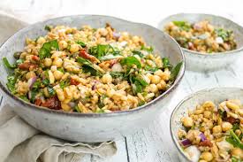 Ein Mediterraner Grunkern Kichererbsen Salat Ist Ein Gutes Beispiel Dafur Warum Alte Getreidesorten Gerade Im Trend Sind Kichererbsen Salat Kichererbsen Salat
