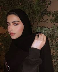 أنا متزوجة وحامل حلمت في حفر صغيرة وكثيرة في غرفة نومي وانا انضف تراب الحفر واخرجة وتصيح علي حماتي وتقول لاتنضفينة عوفي وبعدها جائت نساء للمنزل لأ اعرفهم واحدة تقول لعمتي شفت جنتج بدون حجاب. 20 ÙŠØ§Ø±Ø§ Ø§Ù„Ù†Ù…Ù„Ù‡ Ideas In 2021 Arabian Women Abaya Fashion Arabian Beauty