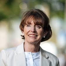 Heidi Lemke's Instagram, Twitter & Facebook