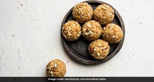These dessert recipes can fit into a diabetic diet. Flaxseeds Alsi Ladoo Is The Healthiest Dessert You Can Try For Diabetes And Weight Loss Ndtv Food