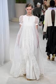 Loewe Pret A Porter Printemps Ete 2020 Defiles Vogue Paris Robe De Mariee Chanel Robe Africaine Tendance Defile Mode