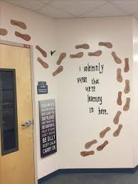Classroom Door Decorating Harry Potter 70 Ideas Halloweendoordecor Classroom Door Decorating In 2020 Harry Potter Classroom Harry Potter School Harry Potter Display