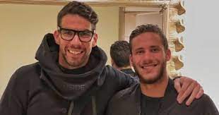 كشف شريف إكرامي، حارس مرمى الأهلي ومنتخب مصر، بأن هناك حملة ضده هدفها أن يتحمل مسئولية كل مايحدث مؤخرا داخل النادي. Ø¹Ø¨Ø¯ Ø§Ù„ÙˆØ§Ø­Ø¯ Ø§Ù„Ø³ÙŠØ¯ Ø´Ø±ÙŠÙ Ø¥ÙƒØ±Ø§Ù…Ù‰ Ø§ØªØ§Ø®Ø¯ Ø¨Ø°Ù†Ø¨ Ø±Ù…Ø¶Ø§Ù† ØµØ¨Ø­Ù‰ Ø§Ù„ÙŠÙˆÙ… Ø§Ù„Ø³Ø§Ø¨Ø¹