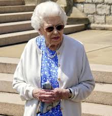 Prince philip of greece dressed for the gordonstoun school's production of 'macbeth', in scotland. Uwywktetmeeq4m