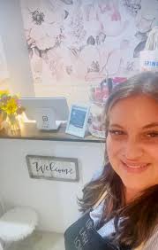 Is the salon disability access friendly and does it offer home visits?