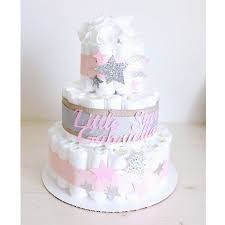 1001 Ideen Und Bilder Zum Thema Windeltorte Selber Machen 2019 Weisse Torte Mit Vielen Weissen Windeln Windeltorte Selber Machen Windeltorten Madchen Windeltorte