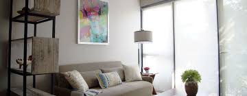 Escolha uma parede principal e todos os confira no vídeo a seguir dicas para decorar sua sala de estar: 25 Ideias E Regras Para Decorar Uma Sala De Estar Pequena Homify