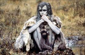 Hace 80.000 años, cuando el hombre deambulaba por la tierra, se vio expuesto a los elementos hostiles de la naturaleza. Quest For Fire Watch Online Free On Fmovies