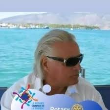 Disculpa amor soy alérgico a esos enlaces te prefiero a ti no tu trabajo  que dices