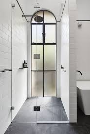 Fenster In Der Dusche Vor Und Nachteile Und 7 Ideen Fenster In Der Dusche Dusche Fenster Badezimmer Ohne Fenster