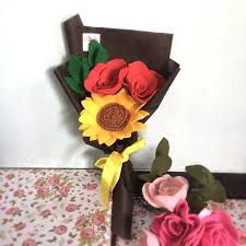 Kini saatnya membuat bunga matahari dari kain flanel. Bucket Bunga Matahari Mawar Flanel Murah Shopee Indonesia