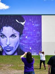 Fans pay tribute to Prince