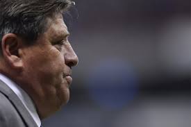 Miguel herrera es el nuevo dt de tigres. En Plena Campana Vs Grito Miguel Herrera Llama Pu Al Arbitro Del Clasico Joven