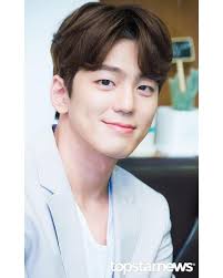 mingue.k Kim Min Kyu pemeran Raja Lee Kyung di drama "Selection: The War  between Women" (Queen, Love and war), tayang desember 2019 sampai Februari  2020. Lesung Pipitnya 🙈😍💕 ga kuaaaat, manisss banget,