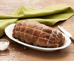 Servite il vostro filetto di manzo avvolto nello speck con le cipolline borettane appena spadellate. Come Cucinare Il Filetto Di Maiale Consigli E Metodi Di Cottura Galbani