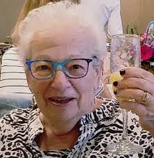 Shannon Mcburney's Instagram, Twitter & Facebook