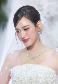 Doanh nhân Viết Vương thề nguyện nắm tay Hoa hậu Đỗ Hà đến hết cuộc đời