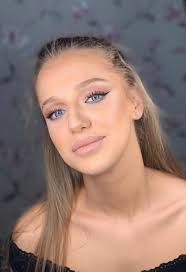 Sara Cora Make-up Artist