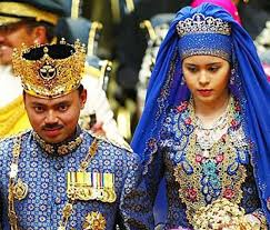 He was announced as the king on the day of his mother's funeral, queen regent mantfombi dlamini, who died unexpectedly on 29 april 2021. Brunei Royal Family Printed Flower 100 Million Us Dollars Brides In Hand Wearing 22 Big Gold Bracelets Pedal Crystal Shoes Inews