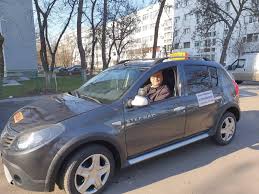 Instructor auto pregătesc cu atenție, calm și responsabilitate elevii în obținerea permisul de conducere categoria b, ofer suport și pregătire și posesorilor de permis categoria b, pentru reacomodare în trafic. Instructor Scoala Auto Bucuresti Sector 3