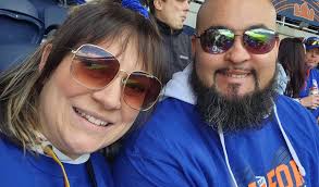 Peewee's Place was poppin! Tim PeeWee Reese, took time out, to take a pic  with us. Dad and I got the black and blue burger, with onion straws,  delicious!!! The best I've