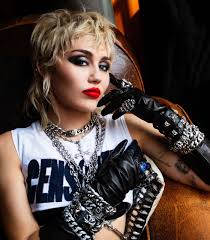 Miley ray cyrus, урождённая де́стини хо́уп са́йрус (англ. Miley Cyrus Official Site