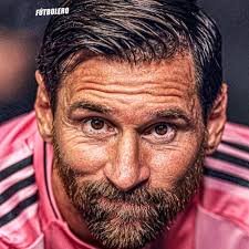 ▫ 1110 partidos ▫ 868 goles ▫ 385 asistencias ▫ 1252 contribuciones ▫ 68  goles de tiro libre ▫ 59 Hat-tricks ▫ 46 trofeos (máximo ganador de todos  los tiempos) ▫ 8