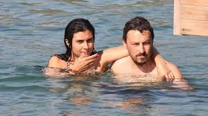 Arif onur saylak, 12 mayıs 1977 yılında ankara'da doğdu. Tuba Buyukustun And Onur Saylak Famousfix