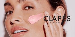 Бесплатный стенд Clarins на выставке Perfumerías Clapés на Ибице 2025.