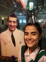 Maria Casadevall aparece com namorada e celebra 'amor sapatão' nas redes