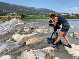 Its drainage basin is 2,812 km2. Le Var Ce Torrent Qui Se Prend Pour Un Fleuve Amda Prod