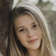 Amanda Sam's Instagram, Twitter & Facebook