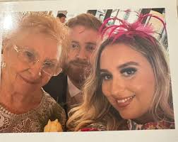 Can someone edit this family photo?