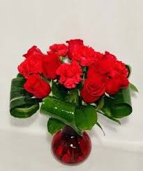 Though the area is traditionally associated with old money, don't let all the expensive shops and tiny dogs intimidate you. Flower Delivery Upper East Side Flowers Delivery Nyc