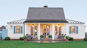 In contrast, the average size of a home built in the united states in 2017 was 2,571 square feet. 1500 Square Feet Is The Right Size Southern Living
