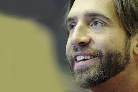 Max Talbot à la mise au jeu protocolaire