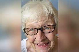 Lorraine Lutz's Instagram, Twitter & Facebook