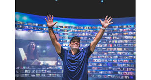 Building a personal brand, just like a company brand, is not something you can do overnight, or over a weekend (unless you're very, very lucky and make news). Tony Robbins 22 500 Guest 360 Virtual Studio
