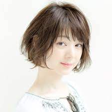 顔も首筋もスッキリ見せ 新鮮 涼顔にキマるシースルーボブに注目 マキアオンライン maquia online 美髪 ヘアスタイリング 髪型 ボブ