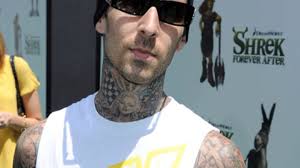 Given his history surviving a plane crash, it would be easy to understand why travis barker would not want to fly again, but in an. Travis Barker Er Will Seine Angste Uberwinden Gala De