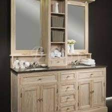 bathroom landelijke badkamer veneto cottage stijl badkamer met wasbekken onderkast met bovenkast bovenbouw spiegels met onder kast landelijke badkamer wastafel