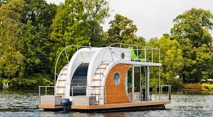 Tchibo ist das erste handelsunternehmen in deutschland, das den minimalistischen wohntrend aufgreift. Tiny Houses Fur Freizeitkapitane Hausboote Im Angebot Tiny Houses