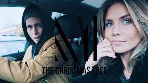 Därtill driver hon även ett populärt instagramkonto och en uppskattad youtubekanal. Maja Nilsson Vlog The Christmas Tree Youtube