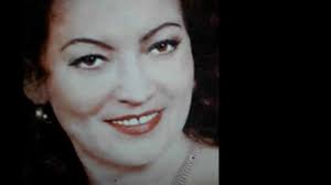 In tinerete, maria ciobanu a inceput sa cante impreuna cu tatal sau la diverse nunti din regiune, fiind inscrisa in cadrul tarafului victor bobleaga. Maria Ciobanu Dulce Floare I Tineretea Youtube
