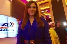 Kelewat mewah, casing hp rachel vennya disebut bisa buat beli iphone baru. Cuma Sepedaan Maia Estianty Pakai Sandal Teplek Jutaan Rupiah Matamata Com