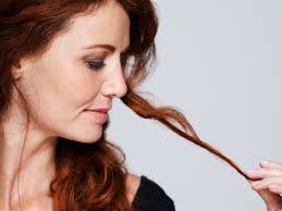 Suivant la forme de votre visage, rond ou plus fin, la coupe vous ira plus ou moins bien. 4 Erreurs A Ne Pas Faire Quand On A Les Cheveux Epais Femme Actuelle Le Mag