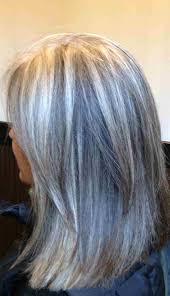 Blonde Highlights For Gray Hair Here S A Good Idea To Camouflage Gray Hair With Blonde Gray I Blending Gray Hair Gray Hair Highlights Transition To Gray Hair