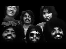 C em f fm g am em ikhlasnya hati seringkali disalah arti am g tulusnya cinta tidak pernah engkau hargai c em berlalu pergi dengan kelukaan ini f g ku mengalah. Asyraf Azizan Guitar Chord Collection Alleycats Berjuta Batu