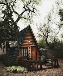 Pin De Tina Godspeed Em Travel And Village Wish Cabana Pequena Chales Pequenos Arquitetura