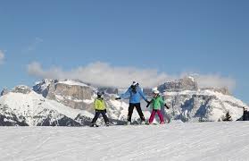 Il nostro staff sarà felice di darvi il benvenuto e di fornirvi tutte le informazioni per pianificare uno splendido soggiorno. Settimana Bianca In Val Di Fassa Con I Bambini Familygo